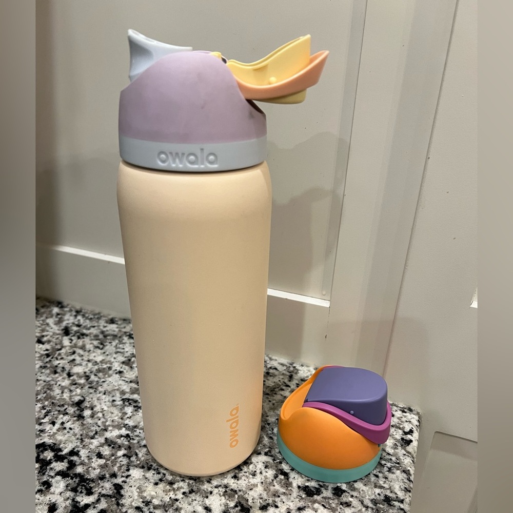 Owala Sandy Shores 32 oz with extra lid